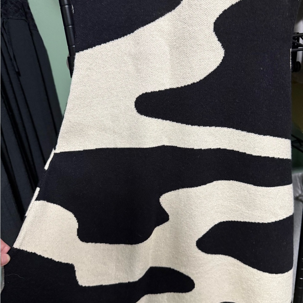 Cider Black and Cream Patterned Dress - Picture 4 of 6